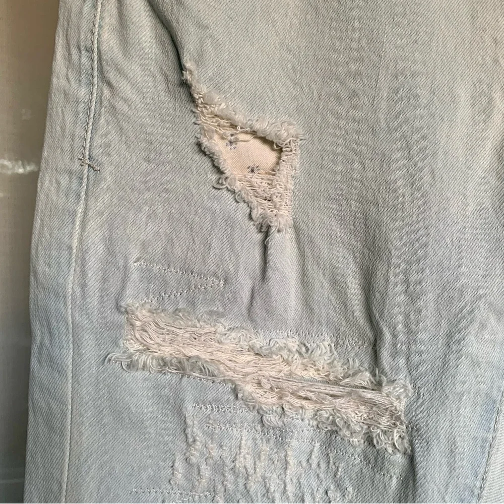 ❗️SALE❗️ Pilcro Mid-Rise Slim Boyfriend Jeans - Picture 11 of 13